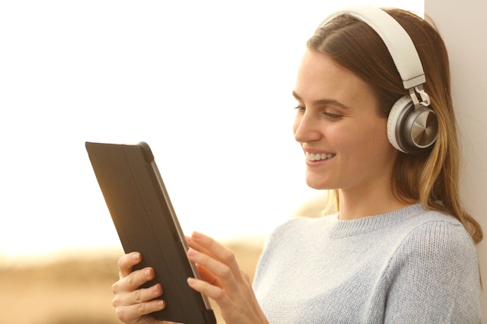 5. Choose an eReader With Audio Output and Web Browsing if You Want to Listen to Music and Download Apps