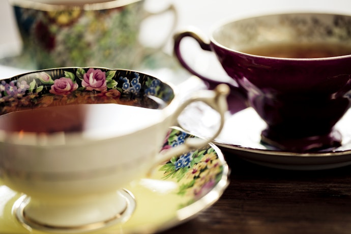 1. Choose Whether You’d Like a Tea Set With a Vintage or Modern Style