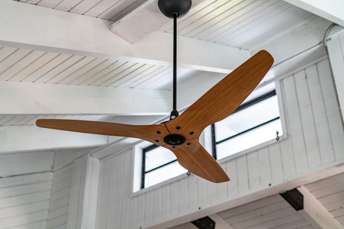 2. Find the Optimal Diameter for Your Room: An 80 cm Fan Is Ideal for a 75 Sq Ft Room, 127 cm Is Better for Cooling 400 Sq Ft