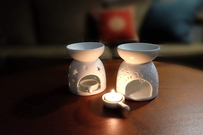 Included Tealight Spoons Can Prevent Burnt Fingers!