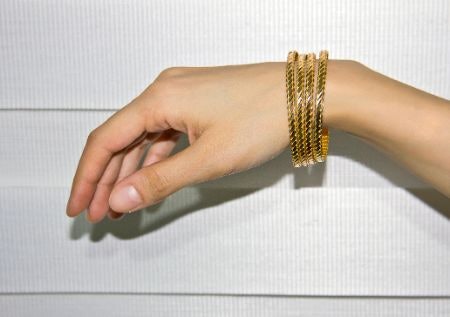 2. Consider the Bracelet Material Based on Style, Budget and Comfort