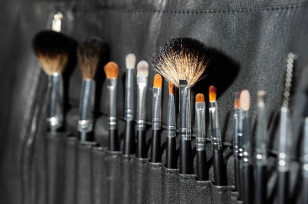 3. Select a Set That Comes With a Case to Keep Your Brushes Tidy and Safe 