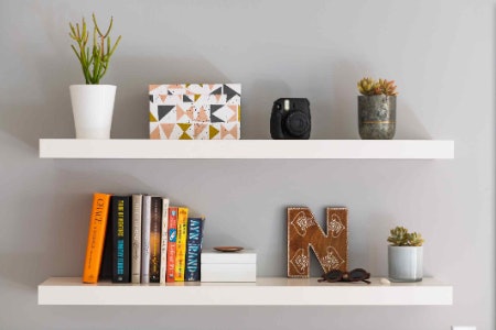 3. Choose a Floating Shelf With a Minimum Load Capacity of 6 kg for Displaying Plants and Books, or 10 kg for Kitchenware