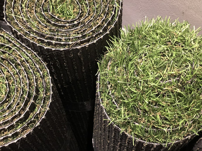 2. Pick Artificial Grass That Contains Multiple Shades of Green and Brown if You Want Your Lawn to Look Real 