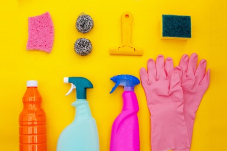 5. Look for Handy Cleaning Extras Like Gloves, Brushes, Clothes and Sponges