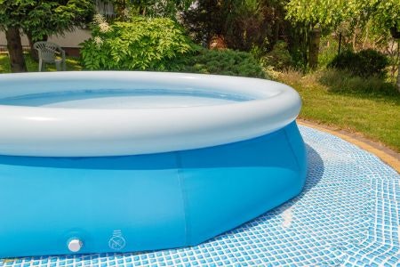 4. Look For Paddling Pools That Come With Accessories Like an Air Pump or Slide