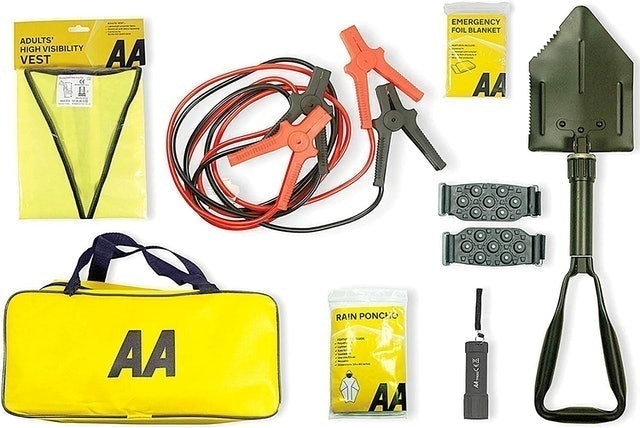 AA Emergency Winter Car Kit 1