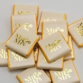 10 Best Wedding Favours UK 2022 | Chocolates, Engraved Tags and More 4