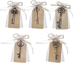 10 Best Wedding Favours UK 2022 | Chocolates, Engraved Tags and More 3