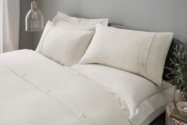 Sleepdown Waffle Bedding Set with Pillowcases - Cream 1