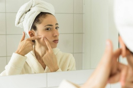 BHAs (Beta Hydroxy Acids) Are Better for Clogged Pores or Blackheads